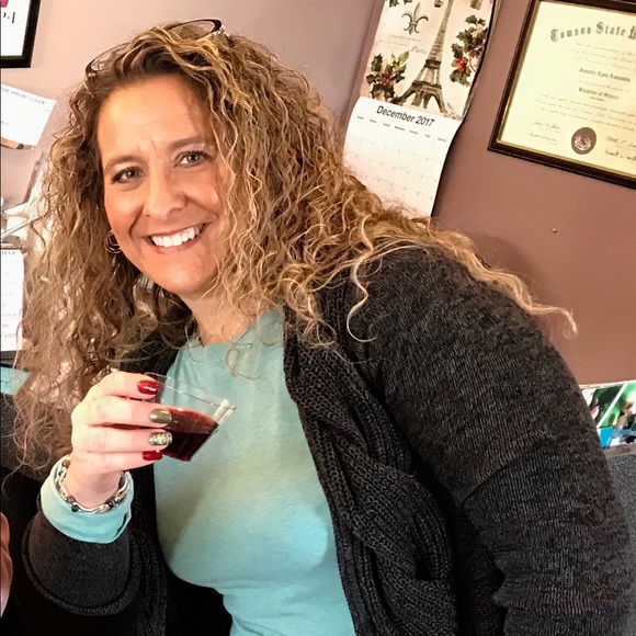 Meet your Posher, Jennifer - Picture 3 of 4